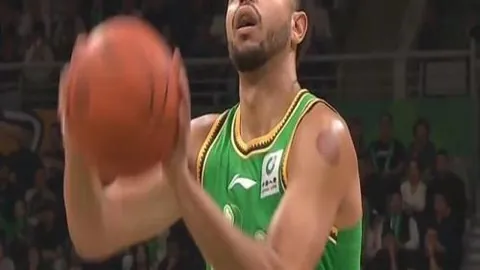 10月26日NBA常规赛：太阳对阵里夫斯赛事精华回顾